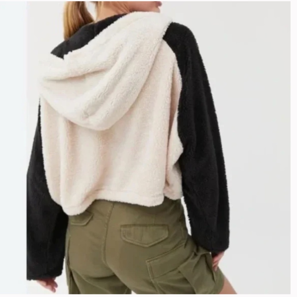 ⭐️UO Tilly Cozy Faux Fur Hipster Hippie Artsy Furry Chic Hip Hoodie Sweatshirt